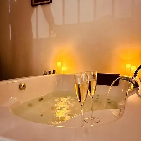 Entre Nous Le Du Bellay סומור